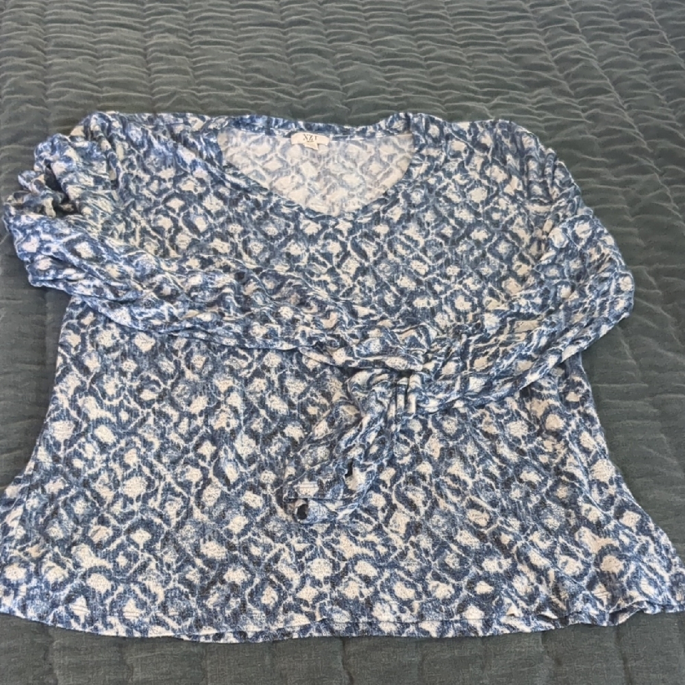 NIC+ZOE Blue and White Patterned Long Sleeve Top